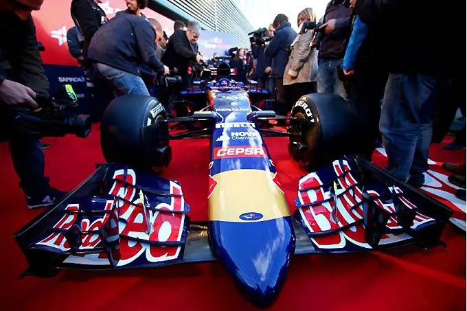 Launch Toro Rosso STR10 neusje
