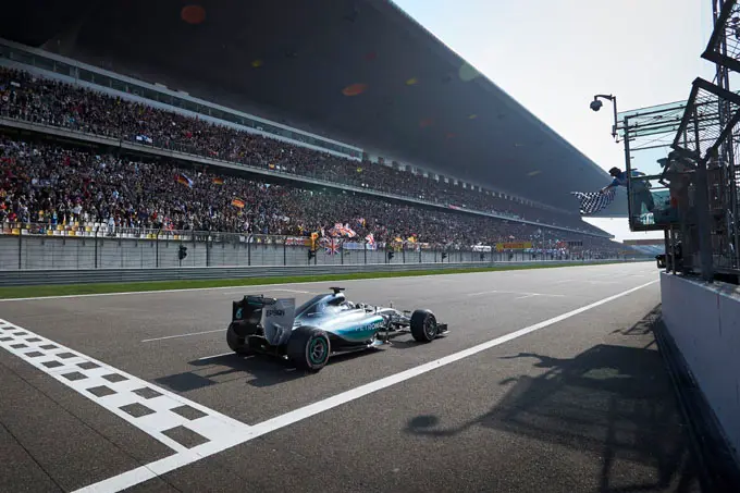 Lewis Hamilton wint GP China