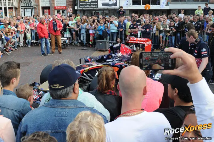 Centrum Zandvoort Max en Jos Verstappen, Jan Lammers en Arie Luyendyk