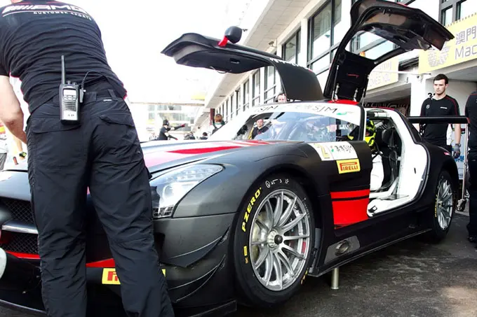Renger van der Zande Mercedes AMG  tip top gerepareerd