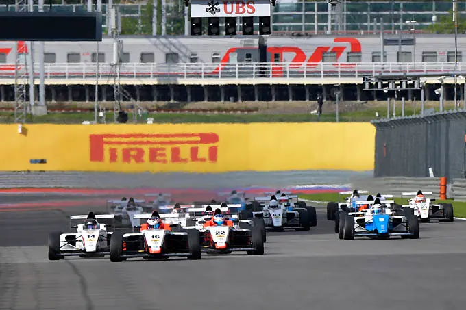Jarno Opmeer F4 NEZ aan de leiding