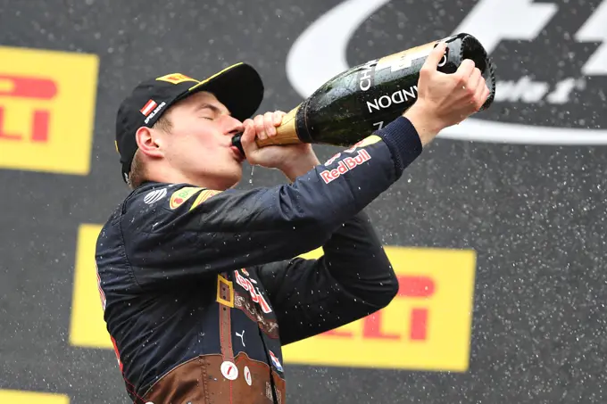 Max Verstappen podium champagne