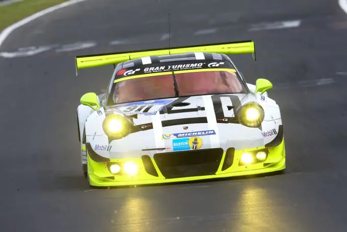 Porsche 911 GT3 geel