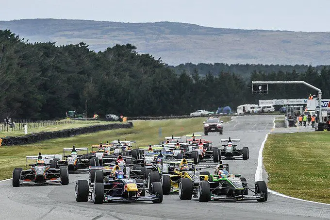 Verschoor tijdens start Teretonga RX680