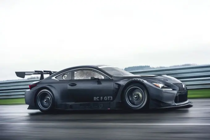 Lexus R