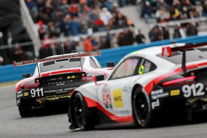 2x 911 RSR achterzijde