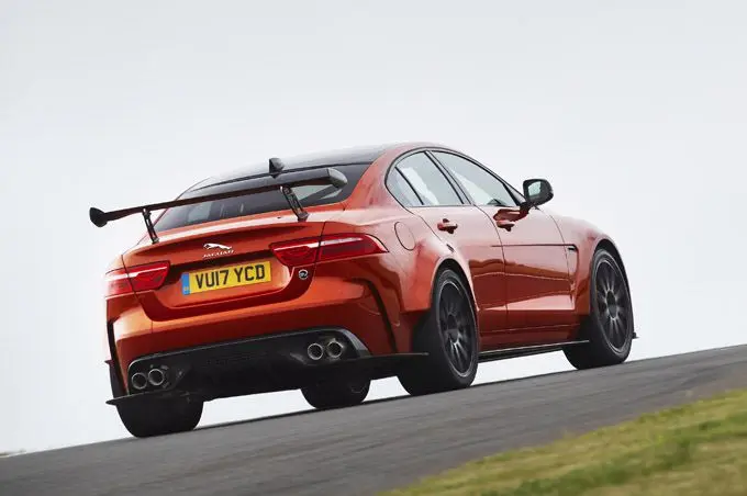 Jaguar_XE_SV