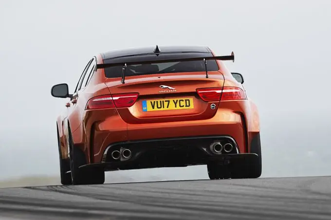 Jaguar_XE_SV