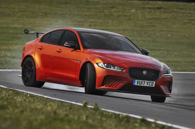 Jaguar_XE_SV
