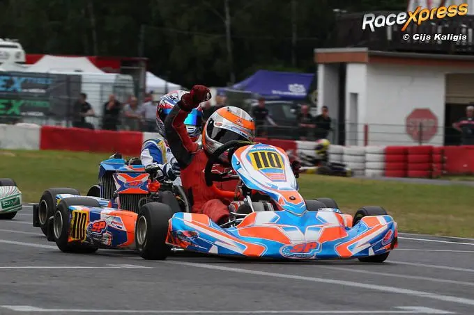 Justin Polman winnend over de streep