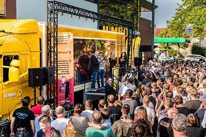 Jumbo Supermarkt Hilversum loopt uit voor Max Verstappen