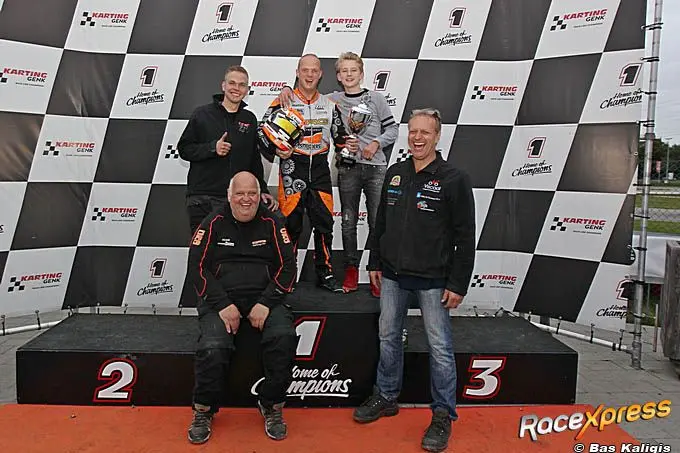 Ferdy Snijders Nederlands kampioen viert feestje met de belangrijke mensen in het team