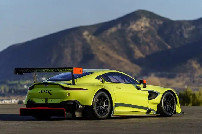 aston martin vantage gte 2
