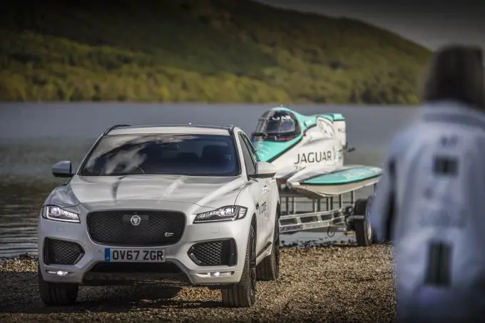 Jaguar Vector Racing zet snelheidsrecords voor elektrische boten