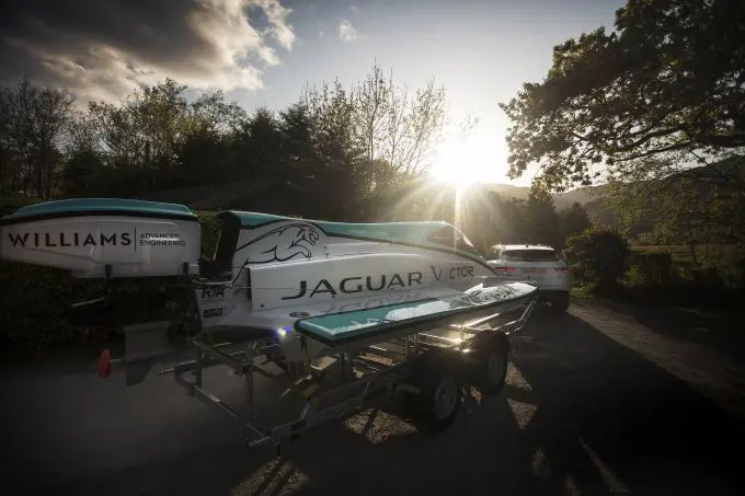 Jaguar Vector Racing zet snelheidsrecords voor elektrische boten