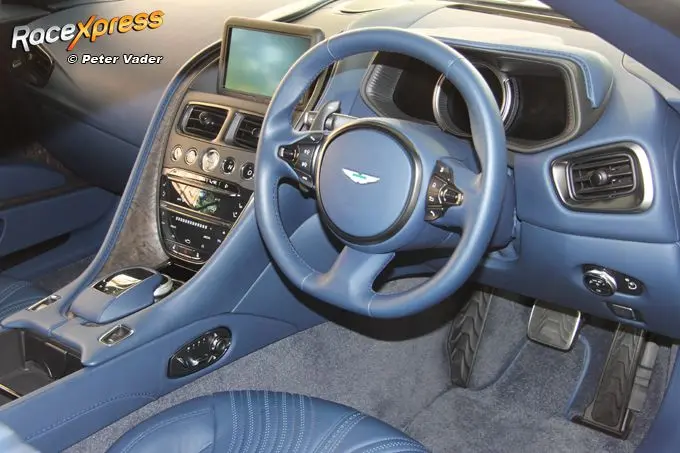 Aston Martin DB11 dashboard RX foto Peter Vader