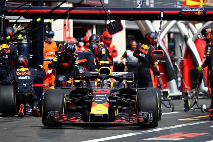 Max Verstappen pitstop
