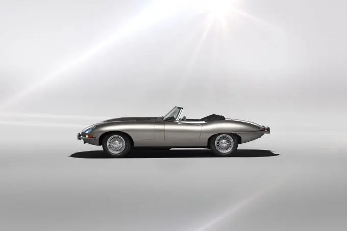 Jaguar Classic E type Zero zijkant