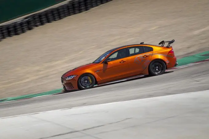 Jaguar XE SV Project 8 vestigt nieuw baanrecord