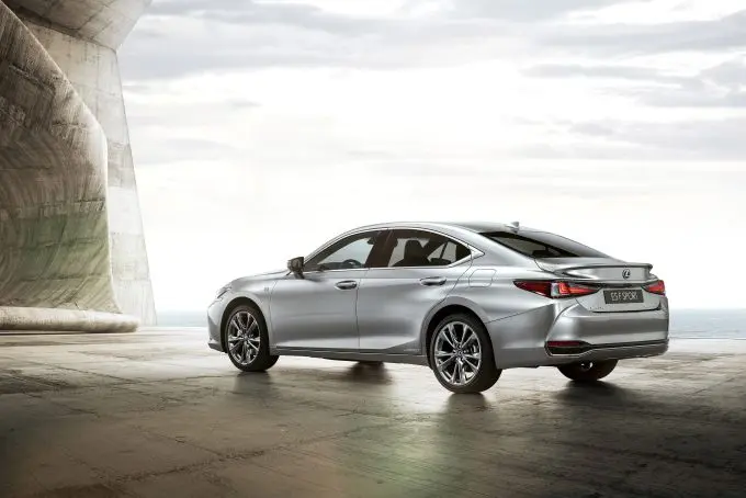 Optimale prestaties en verfijning op hoogste niveau in nieuwe Lexus ES