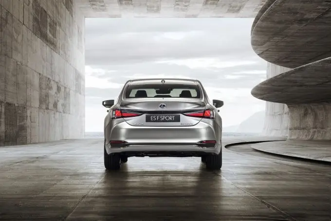Optimale prestaties en verfijning op hoogste niveau in nieuwe Lexus ES