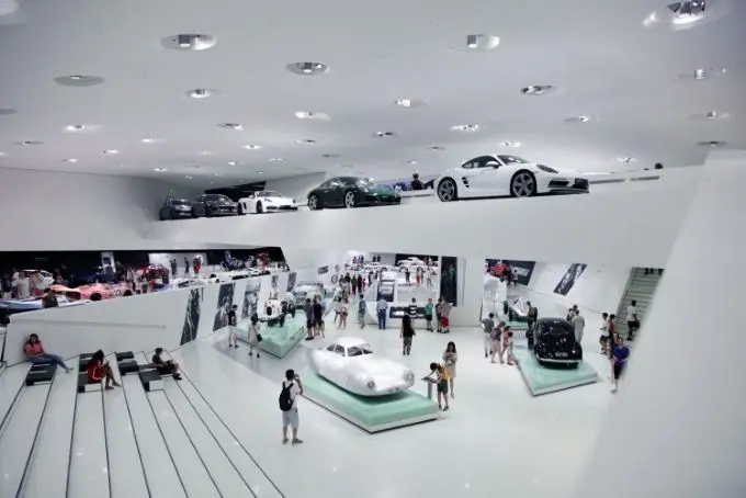 Tentoonstelling ‘70 jaar sportwagens van Porsche’ is ultieme tussenstop in Stuttgart