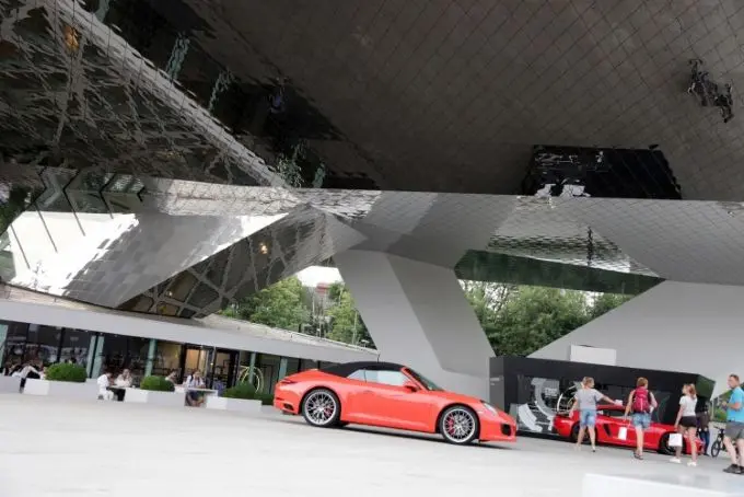 Tentoonstelling ‘70 jaar sportwagens van Porsche’ is ultieme tussenstop in Stuttgart