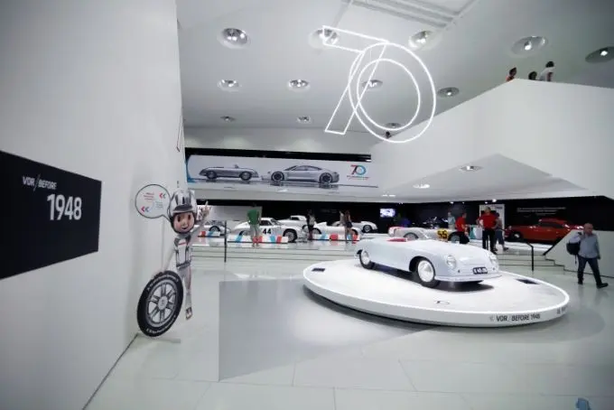 Tentoonstelling ‘70 jaar sportwagens van Porsche’ is ultieme tussenstop in Stuttgart