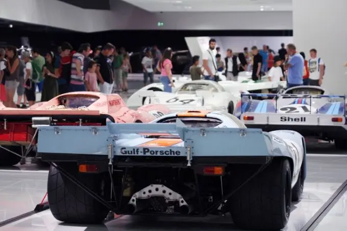 Tentoonstelling ‘70 jaar sportwagens van Porsche’ is ultieme tussenstop in Stuttgart