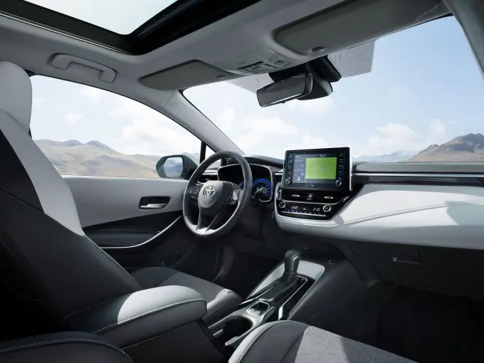 Interieur-Stijlvolle-Toyota-Corolla-Touring-Sports-debuteert-op-Autosalon-van-Parijs
