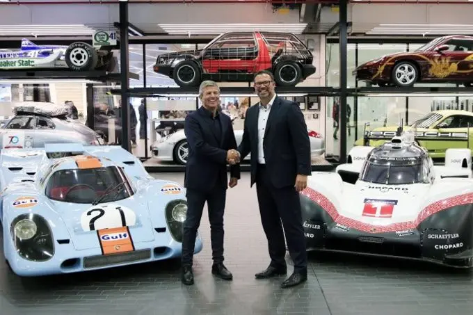 Le Mans winnaar Porsche 919 Hybrid op de openbare weg