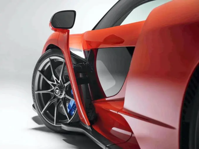 McLaren Senna wheel door detail