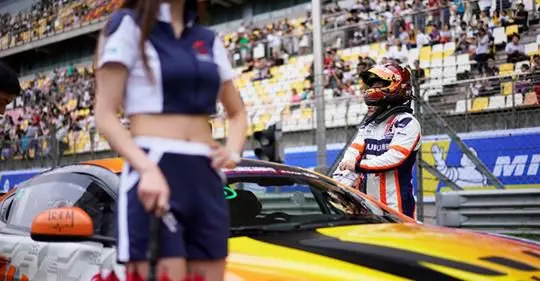 Ryan Liu Aston Martin startgrid