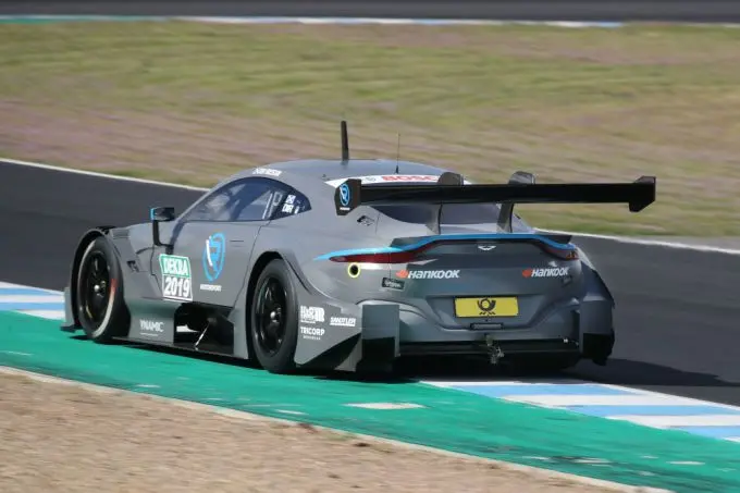 aston martin dtm 3