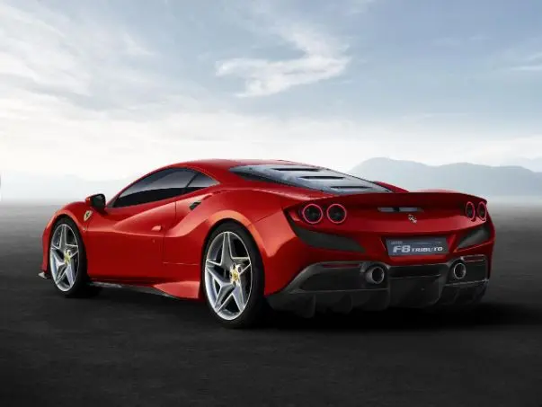 Ferrari F8 rear schuin
