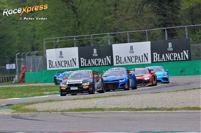 GT4 Monza Simon Knap vooraan RX foto Peter Vader