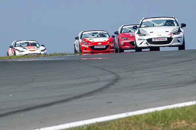 70 Max Weering naar podium Mazda MX5 Cup Jumbo Racedagen