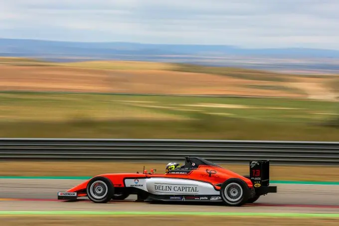Tijmen van der Helm podium Formula 4 Spanje Aragon