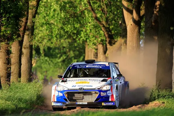Bob de Jong verstevigt leidende positie na 55e ELE Rally: "We doen goede zaken in de titelstrijd"