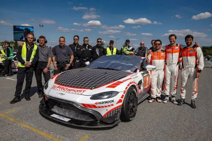 Verdonck teamfoto Aston Martin team