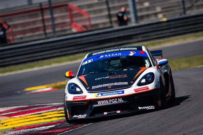 Pinksterraces Cayman Trophy