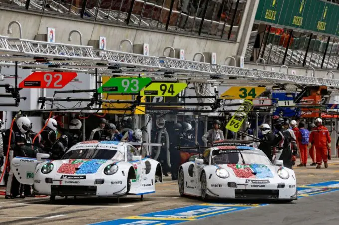 Porsche 93 94 pits Le Mans 2019