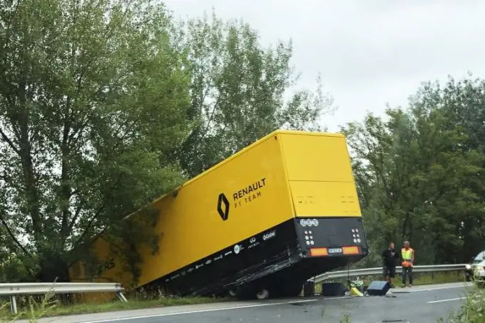 crassh renault truck 2