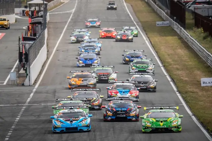Danny Kroesvan pole naar zege in Lamborghini Super Trofeo