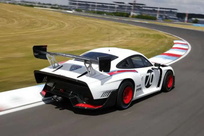 Debuut Porsche 935 GT2 rear