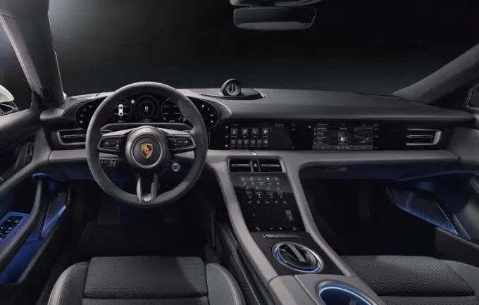Porsche Taycan 11 dashbord recht