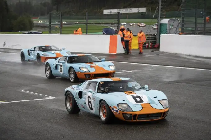 Indrukwekkende Ford GT40 Le Mans ‘69 revival met Jacky Ickx