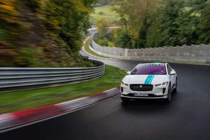 Jaguar I-PACE ’s werelds eerste volledig elektrische ringtaxi