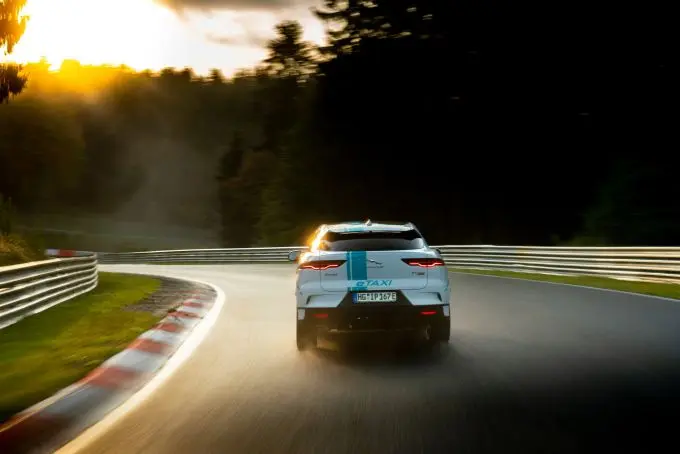 Jaguar I-PACE ’s werelds eerste volledig elektrische ringtaxi