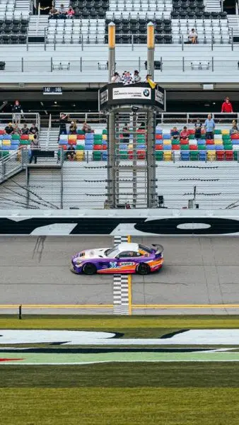 IMSA Michelin Pilot Challenge Daytona passeren finishlijn Mercedes Bleekemolen